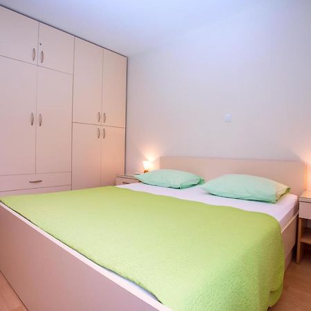 Apartmani Ribnjak Seka Оміш Екстер'єр фото