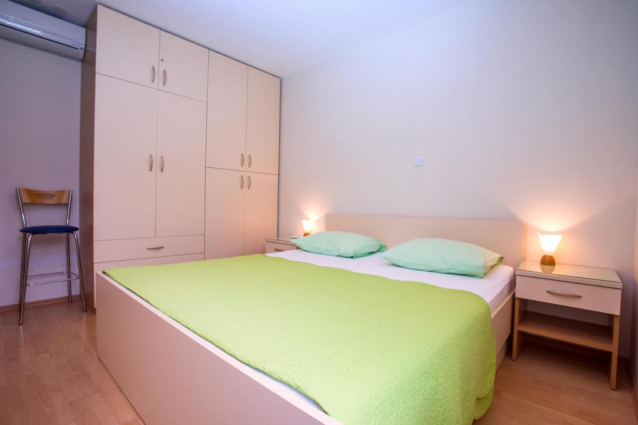 Apartmani Ribnjak Seka Оміш Екстер'єр фото