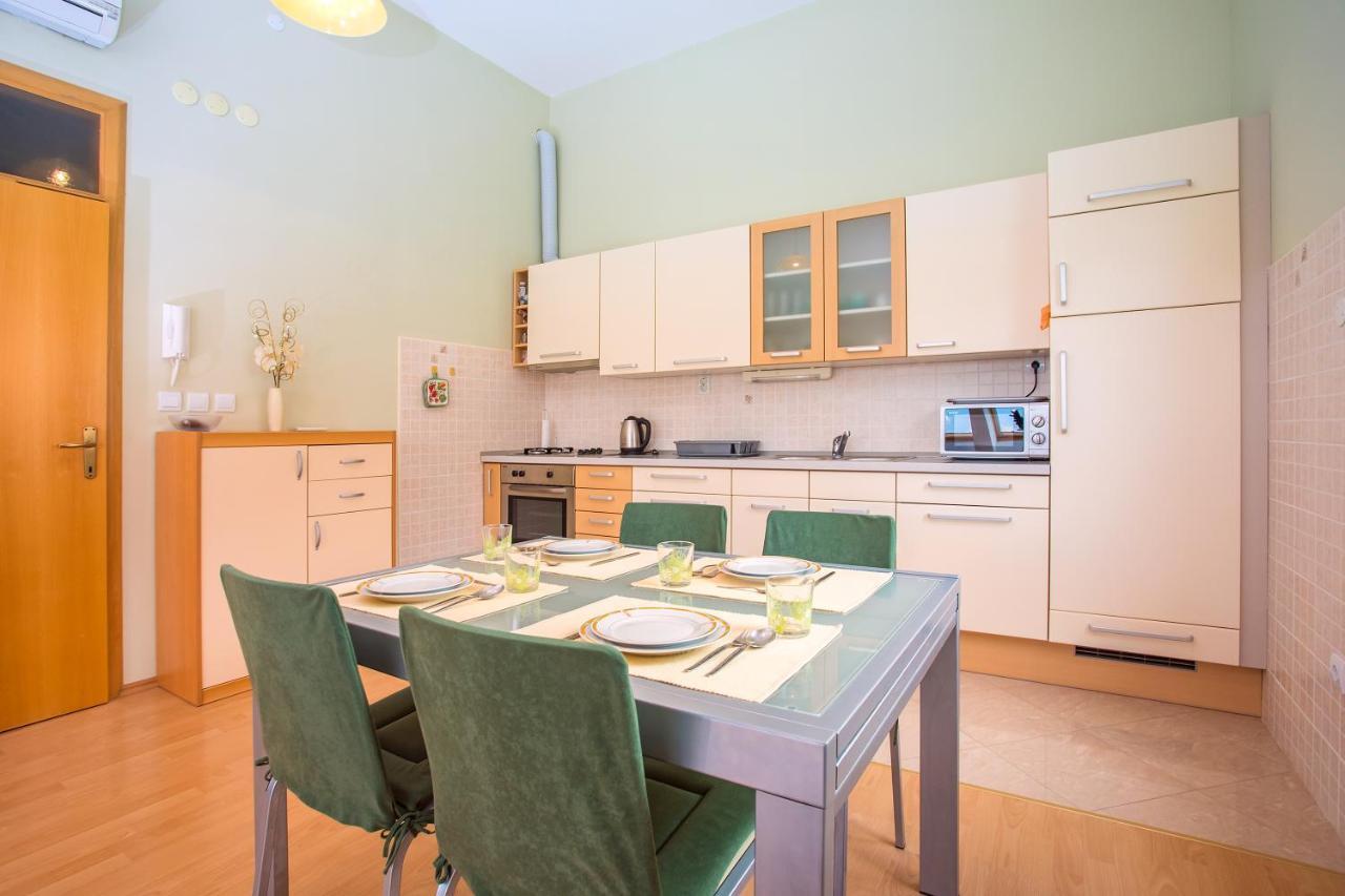 Apartmani Ribnjak Seka Оміш Екстер'єр фото