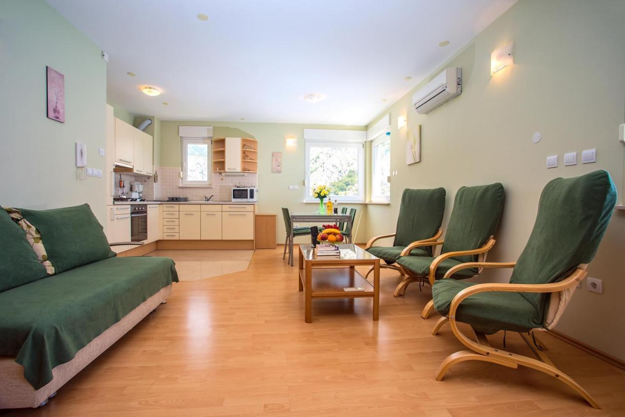 Apartmani Ribnjak Seka Оміш Екстер'єр фото