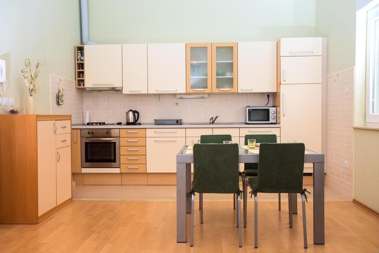 Apartmani Ribnjak Seka Оміш Екстер'єр фото
